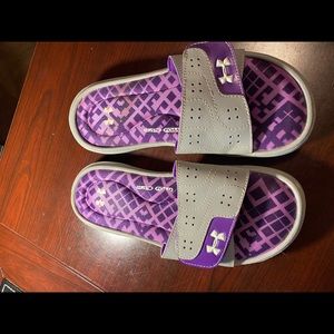 Women’s under armour slides sandals size 6